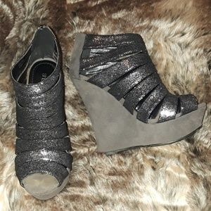 Cage wedge heels